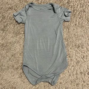 Kyte baby body suit in fog, size 18-24 months